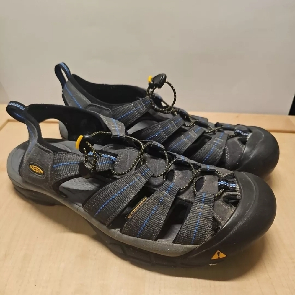 Keen Newport H2 Closed-Toe Hiking Trail Outdoor Shoes Sandals Waterproof Sz 11